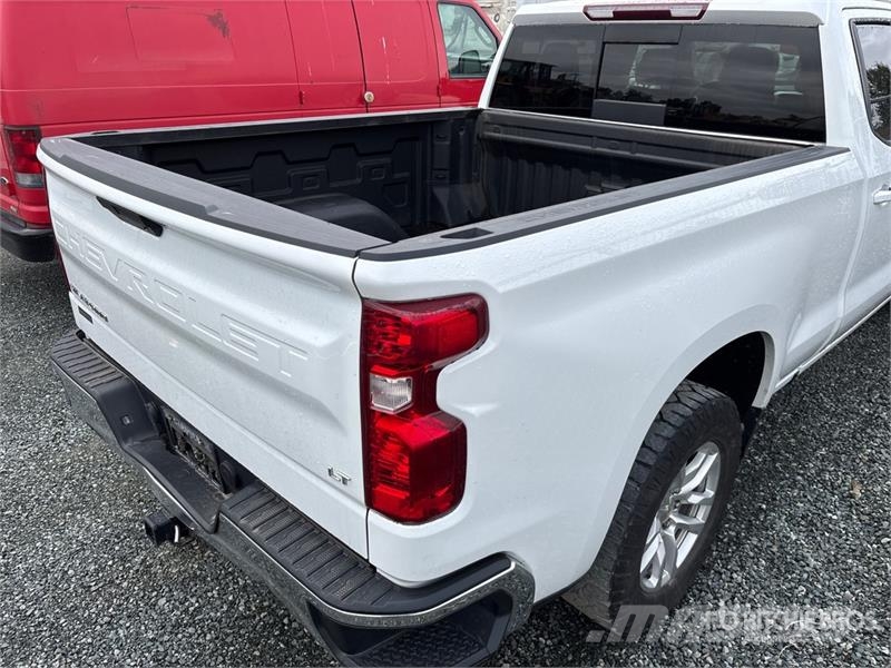 Chevrolet Silverado 1500 LT 4x4 Crew Cab Pickup Muu