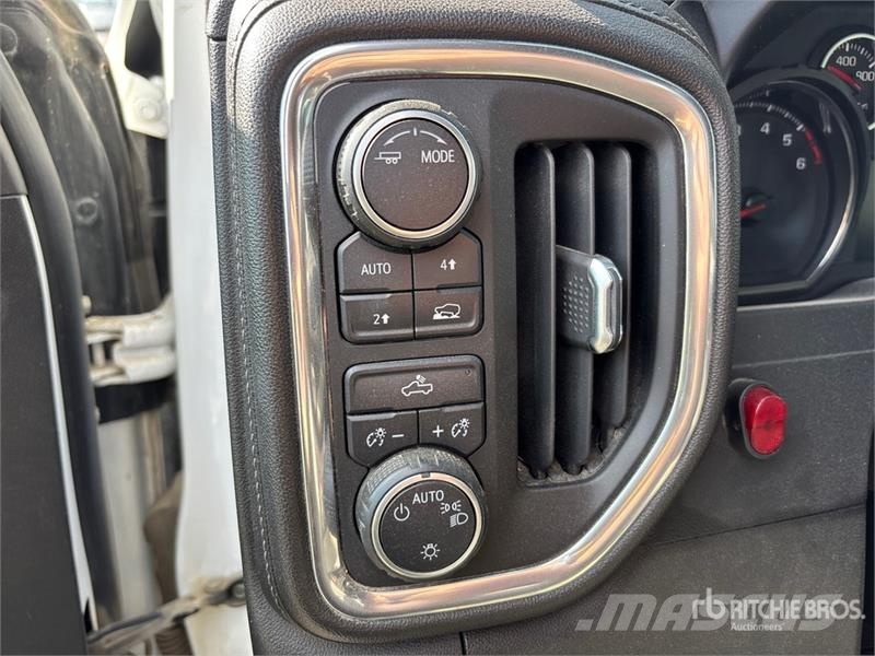 Chevrolet Silverado 1500 LT 4x4 Crew Cab Pickup Diger