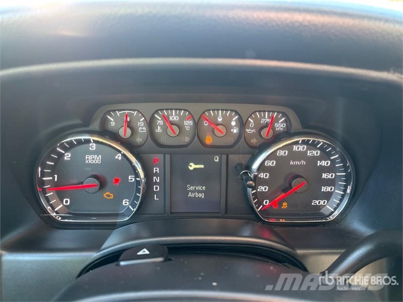 Chevrolet Silverado 1500 Ciężarówki typu Platforma / Skrzynia