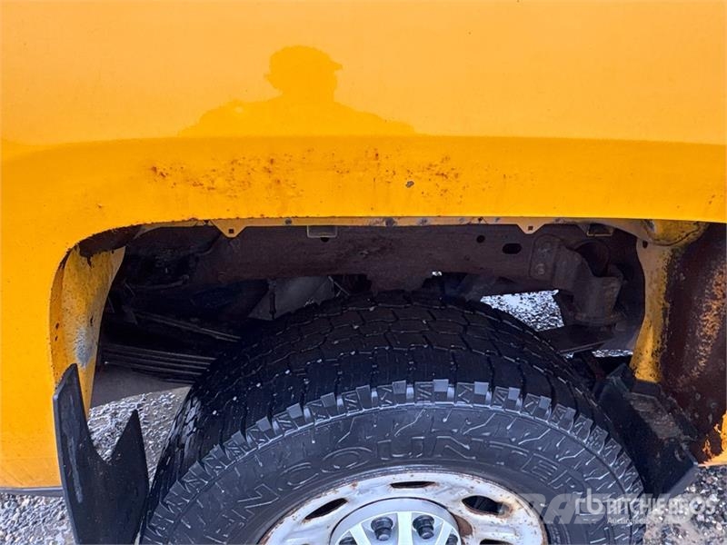 Chevrolet Silverado 3500HD Sierra 4x4 Crew Cab Pickup Muu