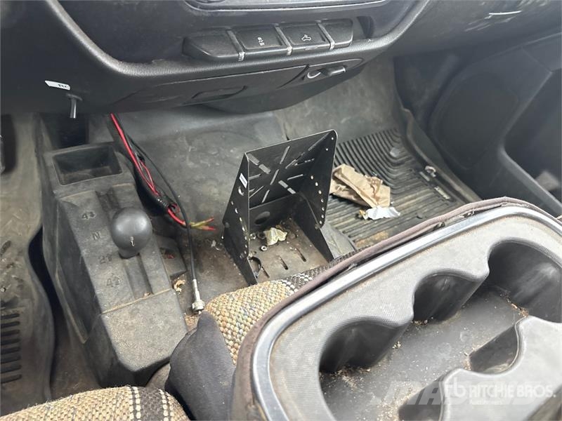 Chevrolet Silverado 3500HD Sierra 4x4 Crew Cab Pickup Muu