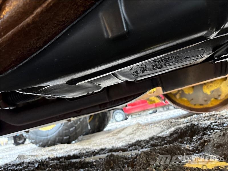 Chevrolet Silverado 3500HD Sierra 4x4 Crew Cab Pickup Muu