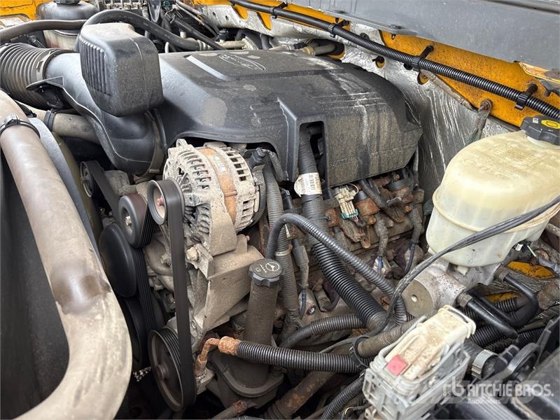 Chevrolet Silverado 3500HD Sierra 4x4 Crew Cab Pickup Muu