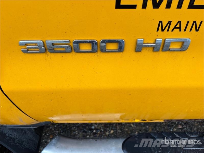 Chevrolet Silverado 3500HD Sierra 4x4 Crew Cab Pickup Muu
