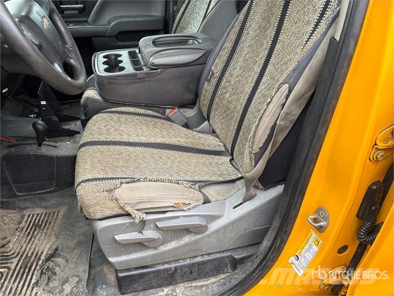 Chevrolet Silverado 3500HD Sierra 4x4 Crew Cab Pickup Muu