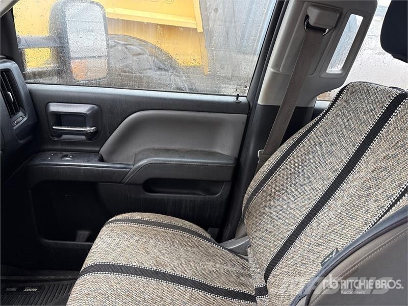 Chevrolet Silverado 3500HD Sierra 4x4 Crew Cab Pickup Muu