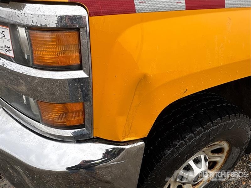 Chevrolet Silverado 3500HD Sierra 4x4 Crew Cab Pickup Muu