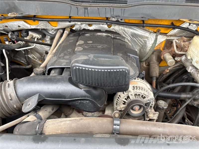 Chevrolet Silverado 3500HD Sierra 4x4 Crew Cab Pickup Muu