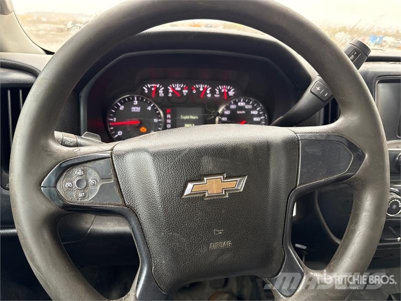 Chevrolet Silverado 3500HD Sierra 4x4 Crew Cab Pickup Muu