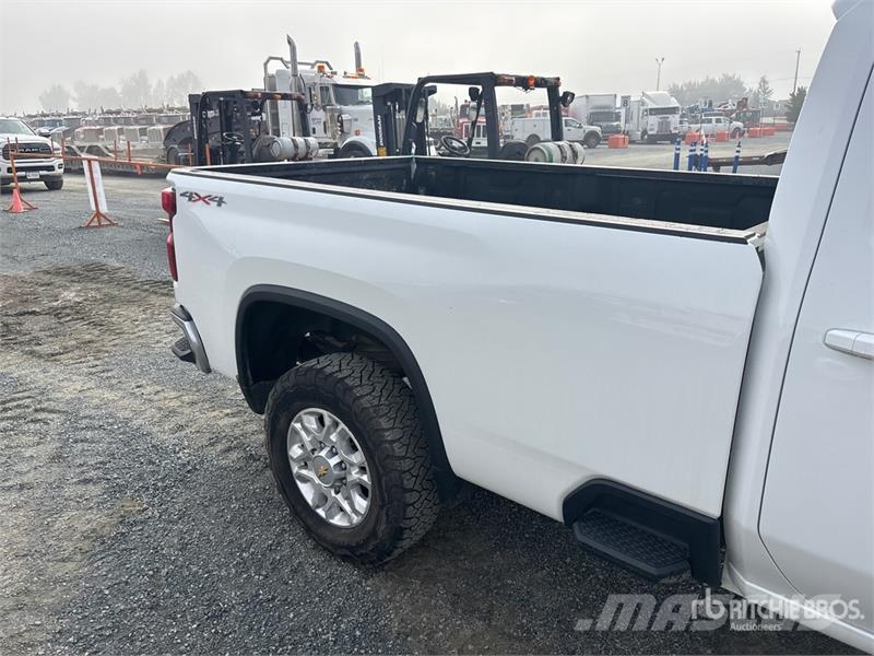 Chevrolet Silverado 3500HD LT 4x4 Crew Cab Pickup Drugi