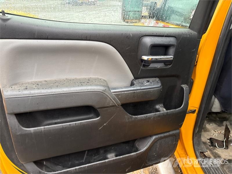 Chevrolet Silverado 3500HD Sierra 4x4 Crew Cab Pickup Muu