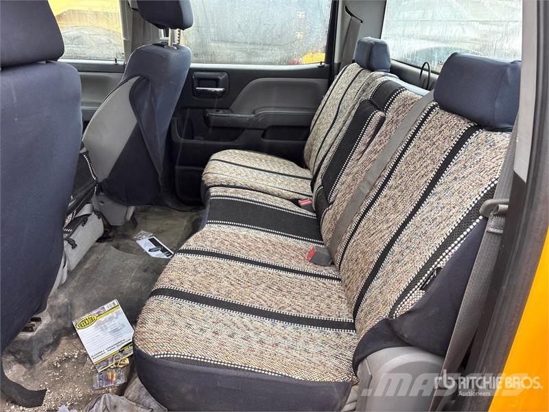 Chevrolet Silverado 3500HD Sierra 4x4 Crew Cab Pickup Muu