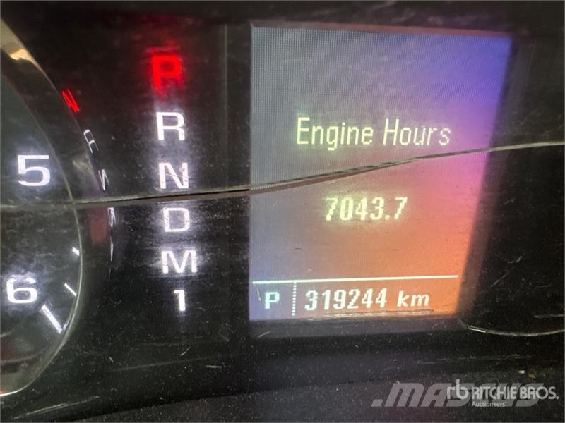 Chevrolet Silverado 3500HD Sierra 4x4 Crew Cab Pickup Muu