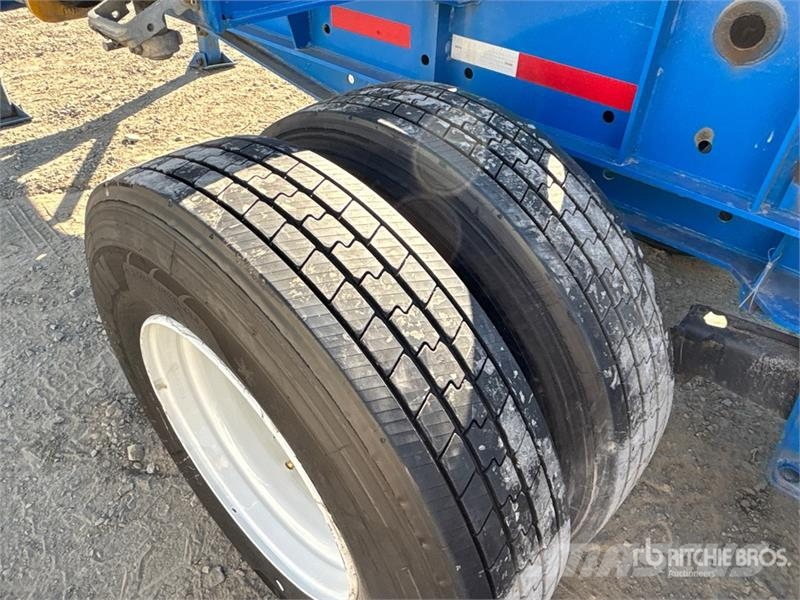 CIMC CB45M3OTC00 Tri/A Extendable Container Trailer Containerhenger