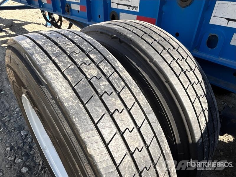 CIMC CB45M3OTC00 Tri/A Extendable Container Trailer Containerhenger