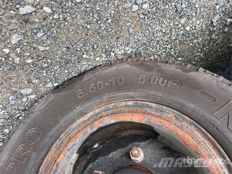 Clark C30 5825 lb Cushion Tire Forklift Інше