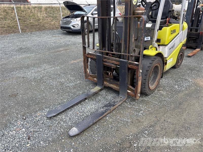 Clark C30 5825 lb Cushion Tire Forklift Інше