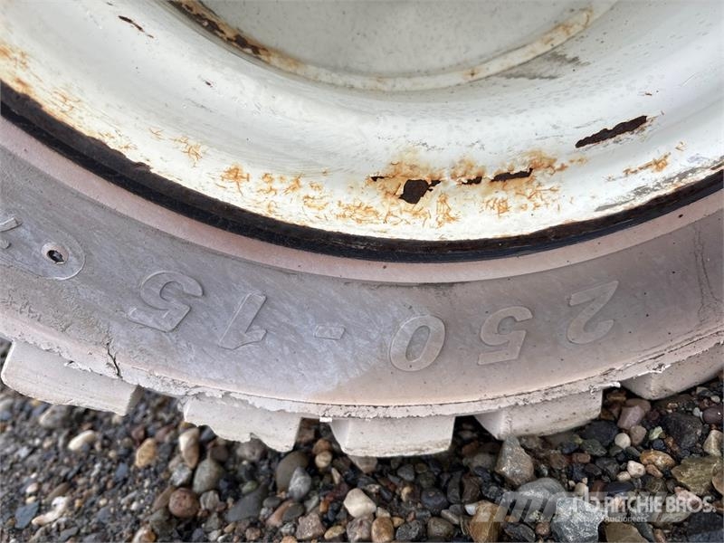 Clark C35 6000 lb Cushion Tire Forklift Вилични кари-повдигачи - други