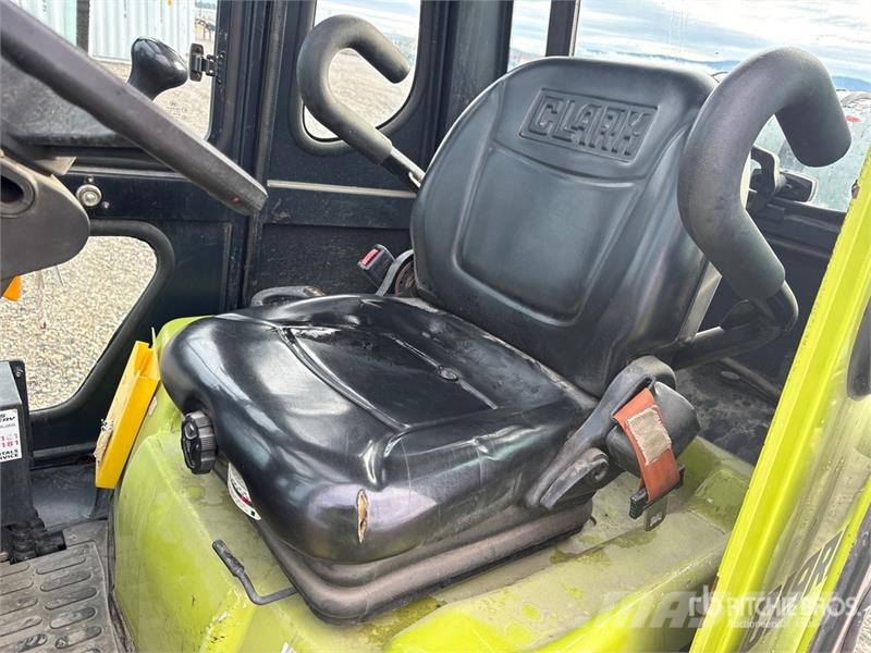 Clark C35 6000 lb Cushion Tire Forklift Вилични кари-повдигачи - други