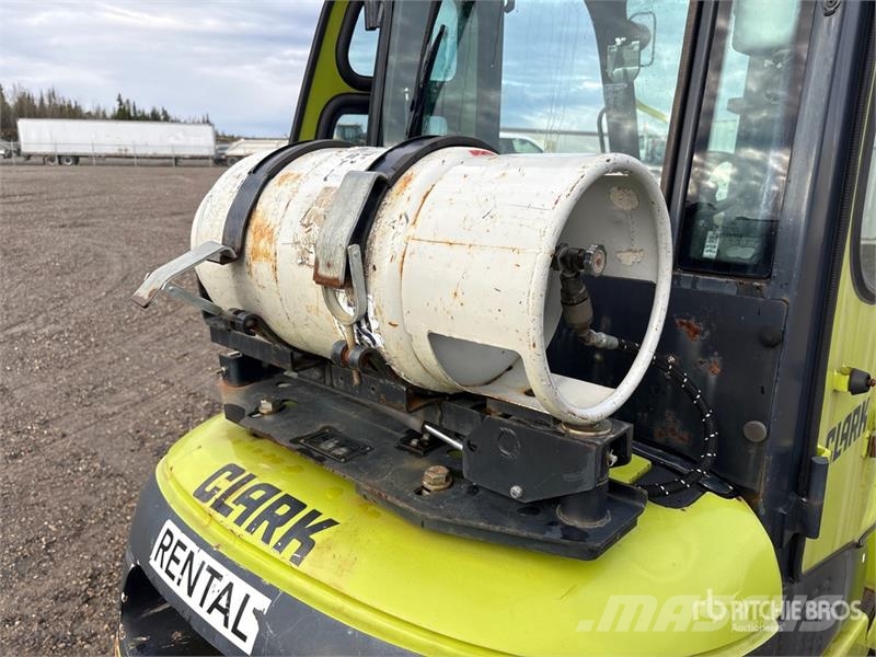 Clark C35 6000 lb Cushion Tire Forklift Вилични кари-повдигачи - други