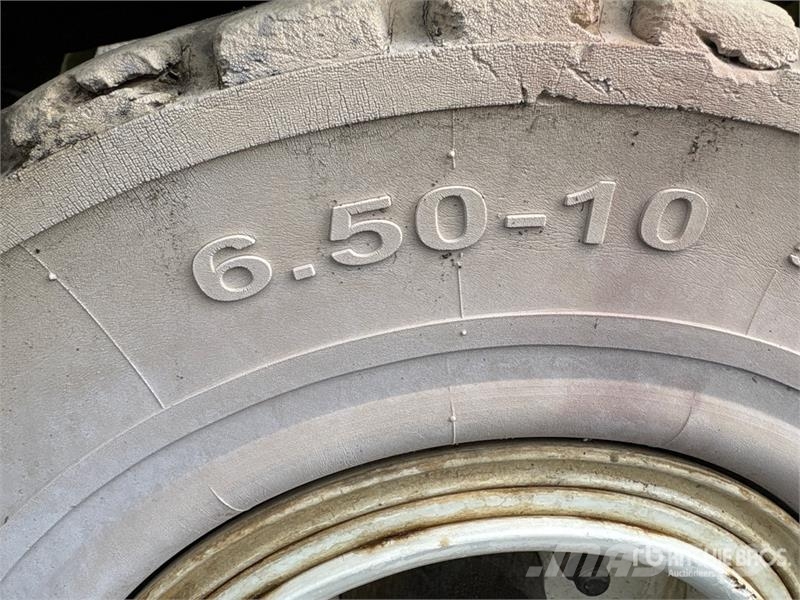 Clark C35 6000 lb Cushion Tire Forklift Вилични кари-повдигачи - други