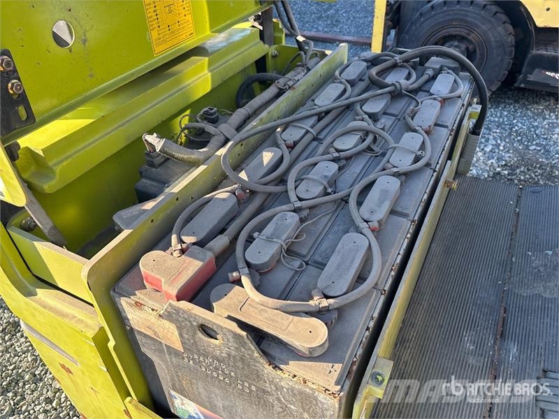 Clark TMX15S 2500 lb Cushion Tire Forklift Carrelli elevatori-Altro