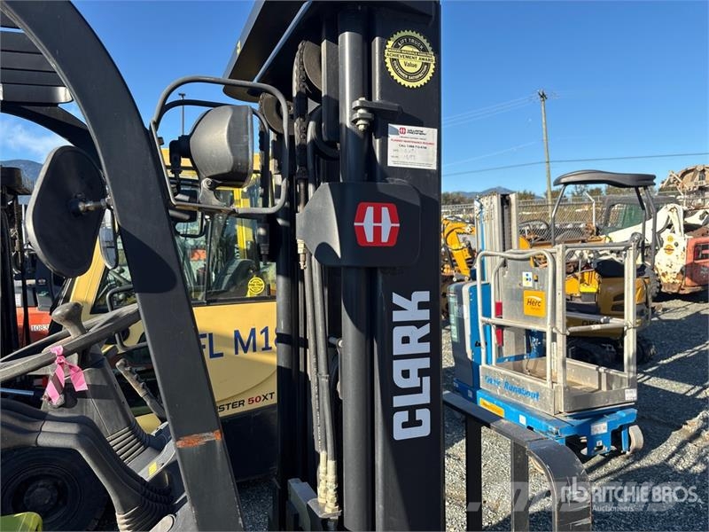 Clark TMX15S 2500 lb Electric Forklift Akumulátorové vozíky