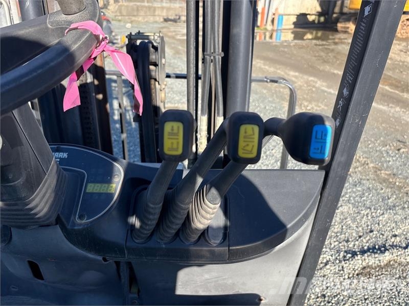 Clark TMX15S 2500 lb Electric Forklift Akumulátorové vozíky