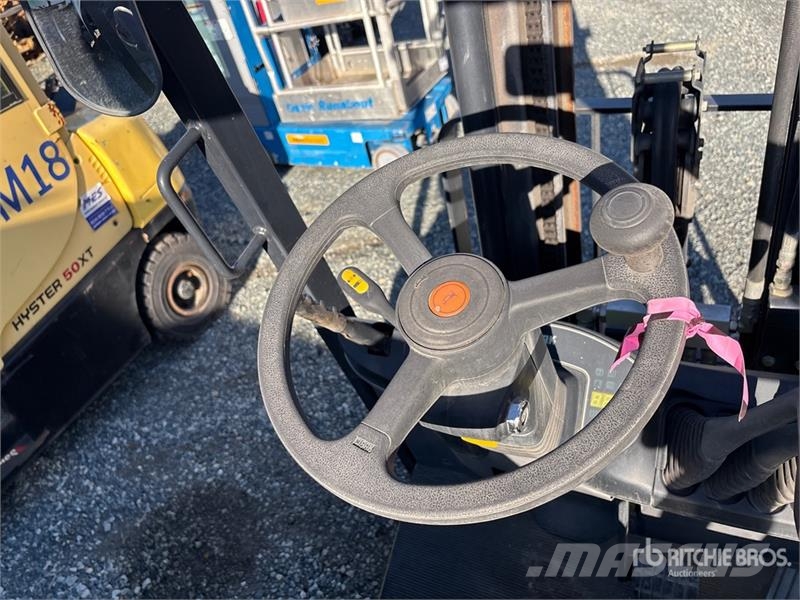 Clark TMX15S 2500 lb Electric Forklift Akumulátorové vozíky