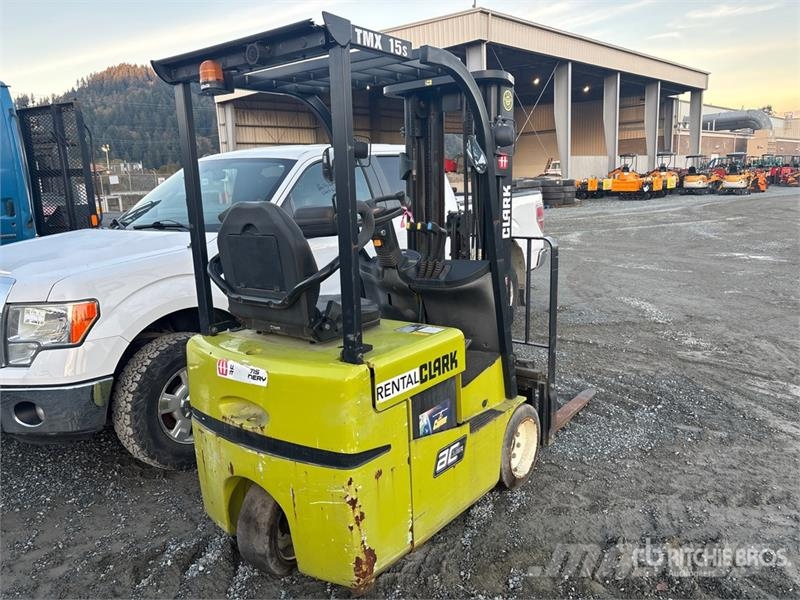 Clark TMX15S 2500 lb Electric Forklift Akumulátorové vozíky