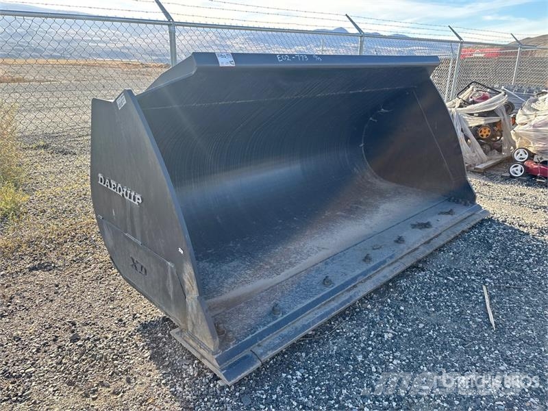 DaeQuip 124 in 5.5 cyd Wheel Loader Bucket (Unused) Kauhat