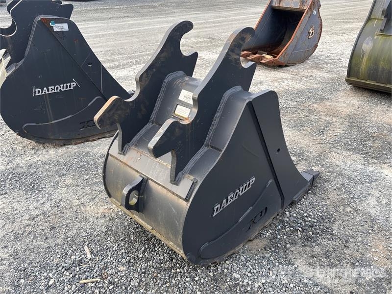 DaeQuip 28 in Digging Excavator Bucket Kauhat