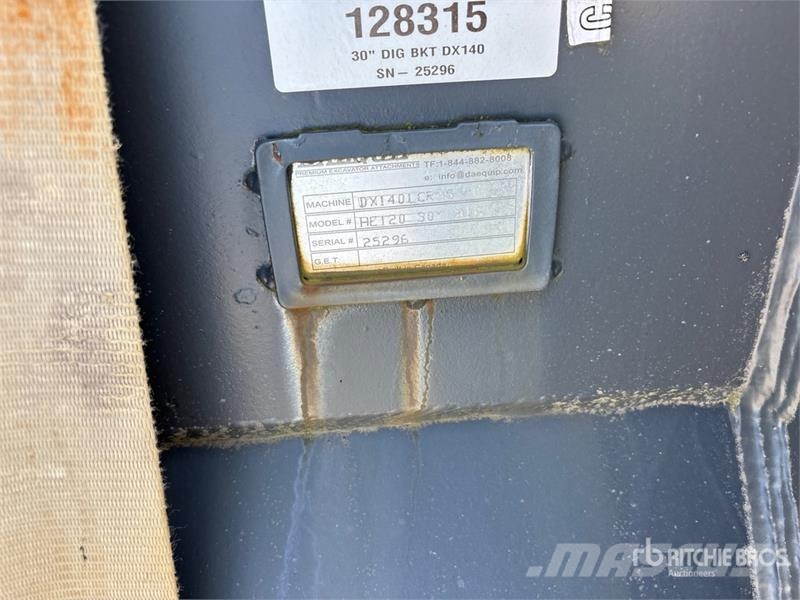 DaeQuip 28 in Digging Excavator Bucket (Unused) Žlice