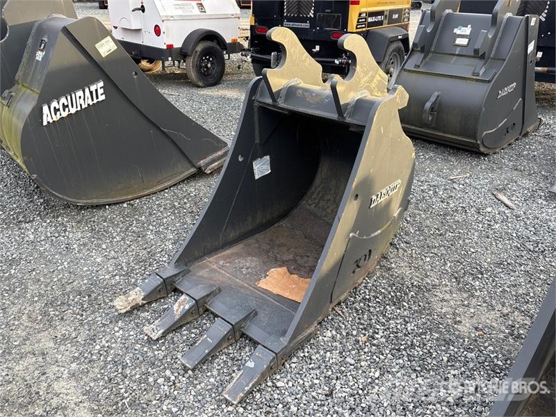DaeQuip 28 in Digging Excavator Bucket Kauhat