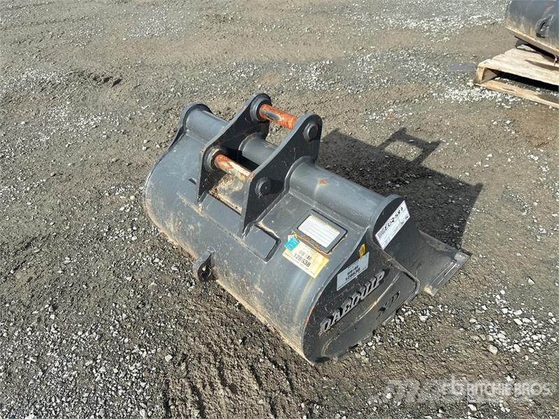 DaeQuip 30 in Cleanup Excavator Bucket (Unused) Kanalak