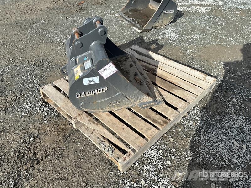 DaeQuip 30 in Cleanup Excavator Bucket (Unused) Kanalak