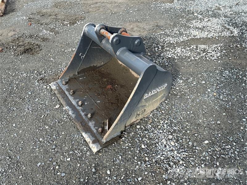DaeQuip 30 in Cleanup Excavator Bucket (Unused) Kanalak