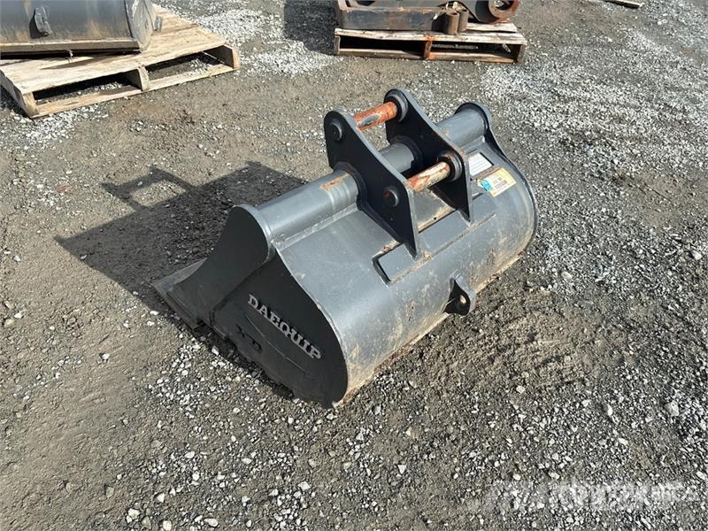 DaeQuip 30 in Cleanup Excavator Bucket (Unused) Kanalak