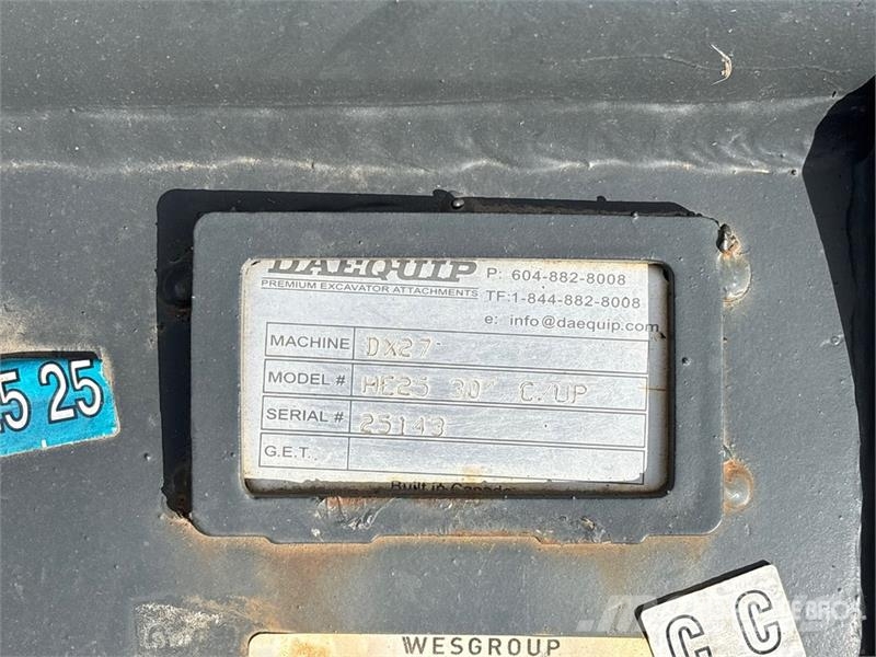 DaeQuip 30 in Cleanup Excavator Bucket (Unused) Kanalak