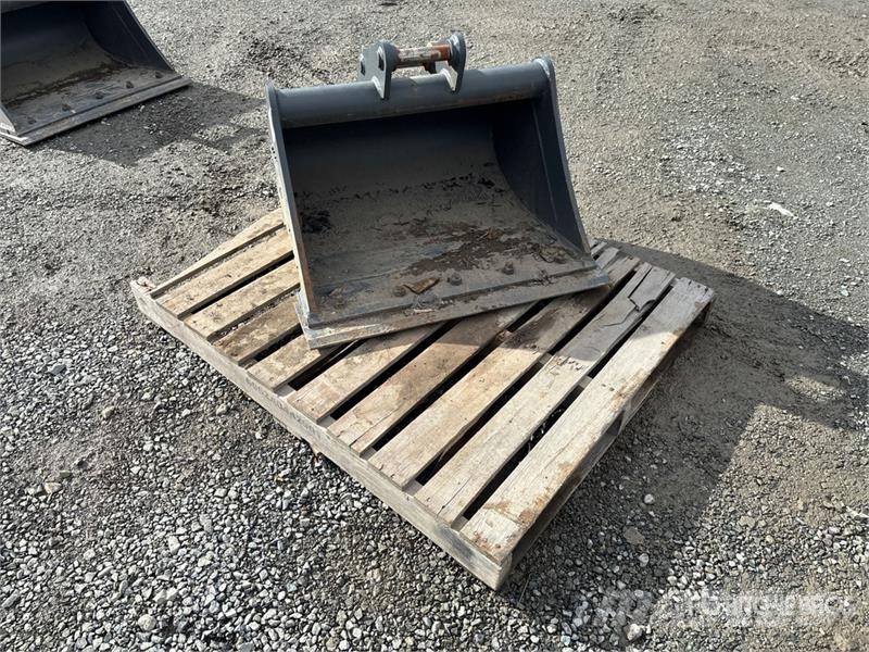 DaeQuip 30 in Q/C Cleanup Excavator Bucket (Unused) Bakken