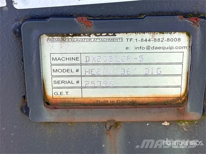 DaeQuip 32 in Digging Excavator Bucket Kauhat