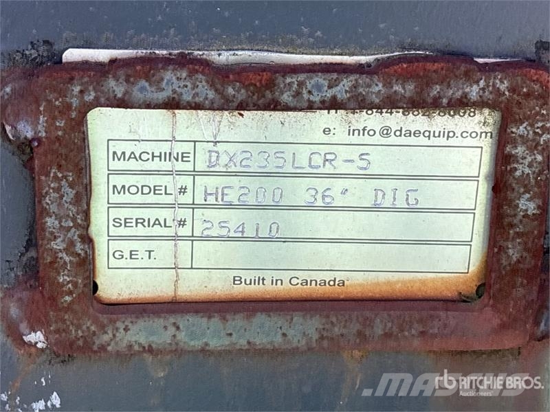 DaeQuip 32 in Digging Excavator Bucket (Unused) Kauhat