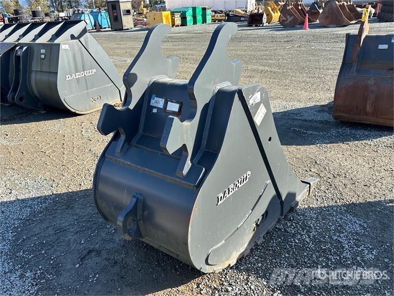 DaeQuip 32 in Digging Excavator Bucket (Unused) Kauhat