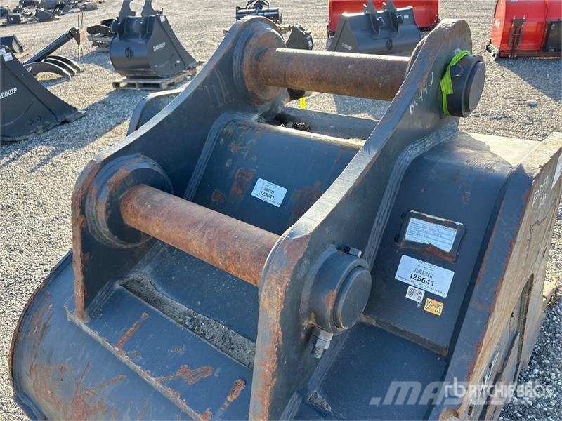 DaeQuip 48 in Digging Excavator Bucket (Unused) Kauhat