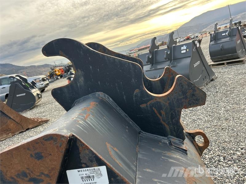 DaeQuip 60 in Cleanup Excavator Bucket Kauhat
