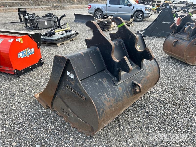 DaeQuip 60 in Cleanup Excavator Bucket Kauhat
