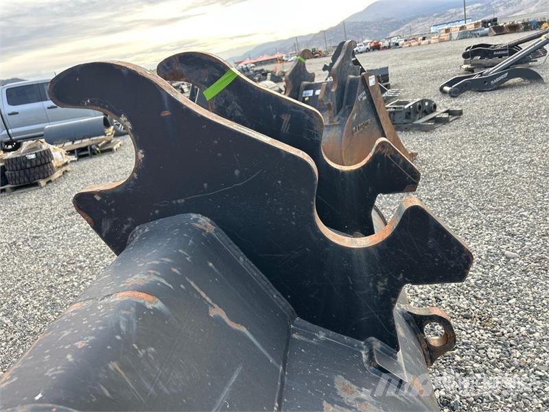 DaeQuip 60 in Cleanup Excavator Bucket Kauhat