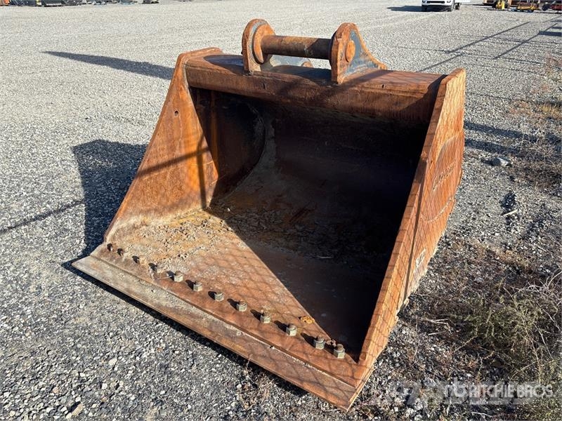 DaeQuip 72 in Cleanup Excavator Bucket Kauhat