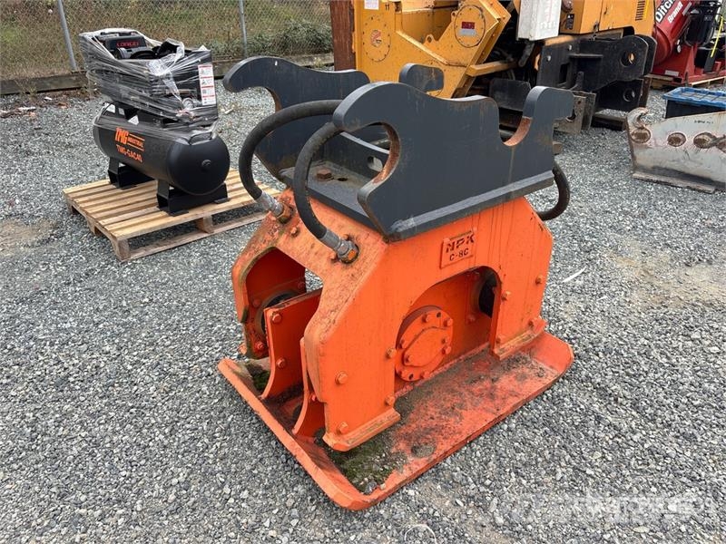DaeQuip EC290 46 in Plate Compactor Attachment Placas compactadoras
