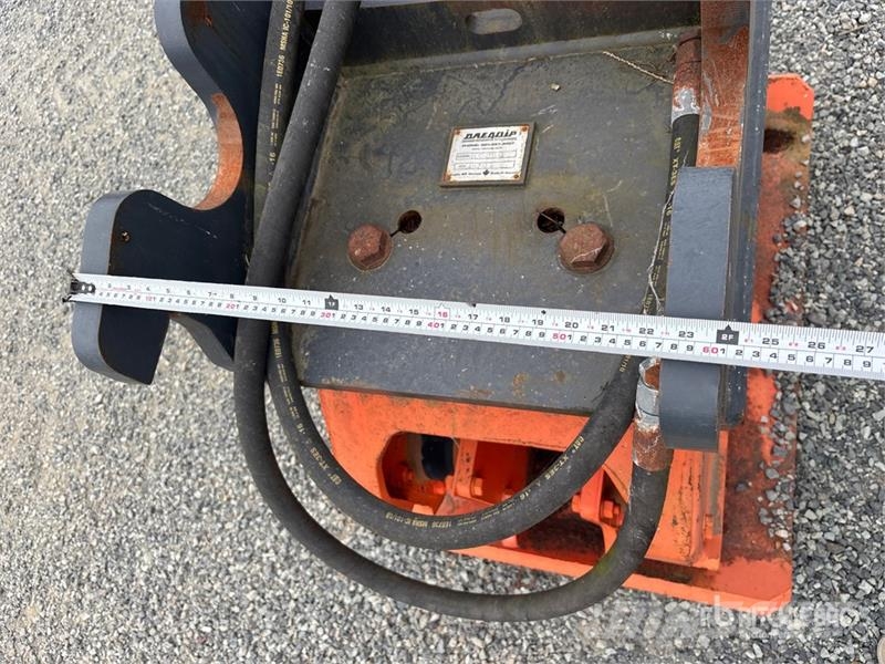 DaeQuip EC290 46 in Plate Compactor Attachment Placas compactadoras